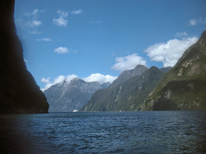 File:Milford Sound (New Zealand) - 15.jpg