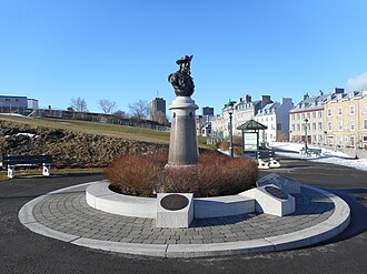 [Candidature Concours FCS] Gagnez le livre "Genèse martienne T1: Objectif Mars" - Page 3 330px-Monument_de_Pierre_Du_Gua_de_Monts_05