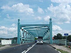 Droga na moście "wędrującym" w Czarnkowie