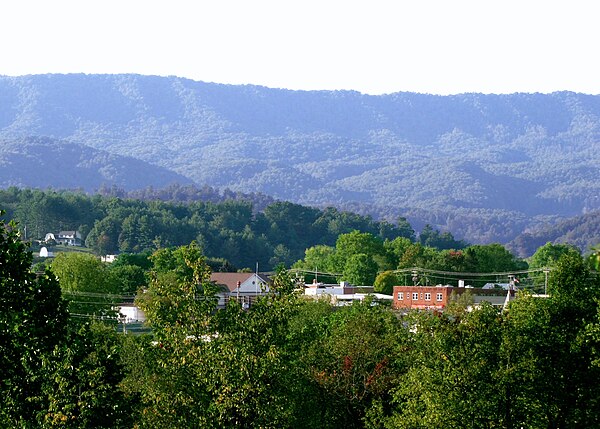 Mountain City, viewed from Sunset Memorial Park; the Iron Mountains rise in the background.