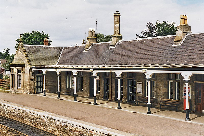 File:Nairn railway station 1.jpg