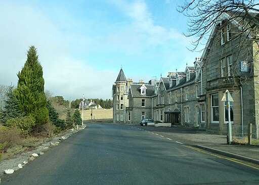 Nethy Bridge Hotel, Nethy Bridge - geograph.org.uk - 2905953