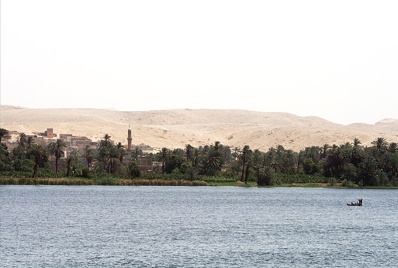 File:Nile Esna Edfu 8.jpg