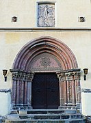 Portail en pierre de l'église de Nossen