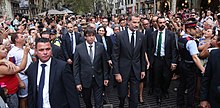 The King of Spain going to lay a wreath with the President of Catalonia and the Mayor of Barcelona Ofrena floral a la Rambla (1).jpg
