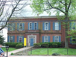 Общообразователно училище Old Newark, април 10.JPG