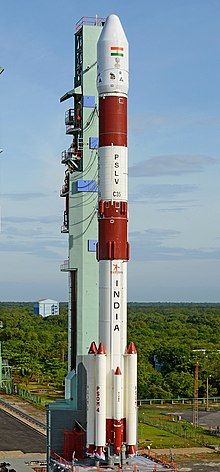 PSLV C-35 à la rampe de lancement (rognée).jpg