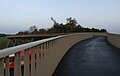 Park Lingezegen, vanaf de Notenlaanbrug (brug voor fietsers) met langskomende trein van Arriva