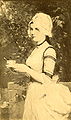 Anna mit Tee, um 1900