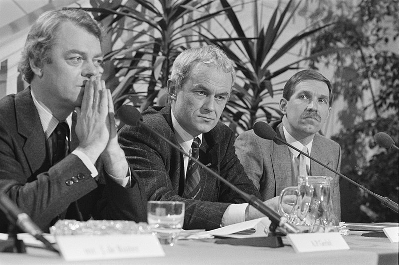 File:Persconferentie i.v.m. ontvoering Gerrit Jan Heijn in gemeentehuis Bloemendaal m, Bestanddeelnr 934-1578.jpg