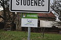 English: Plaque of Village of Vysočina region in Studenec, Třebíč District. Čeština: Cedule Vesnice Vysočiny ve Studenci, okr. Třebíč.