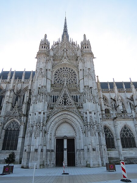 File:Portail transept nord cathédrale d'Évreux.JPG