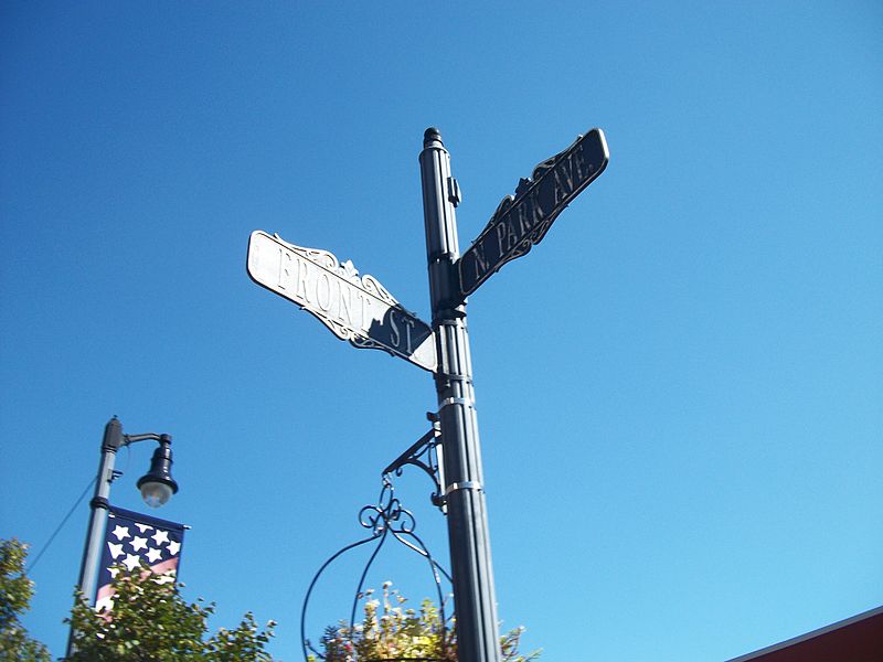 File:RVC; Front Street & North Park Ave Antique Street Sign Post.JPG