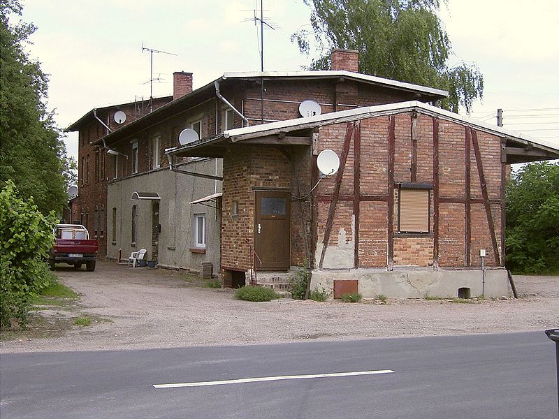 File:Radegast-Anhalt.Bahnhof.jpg