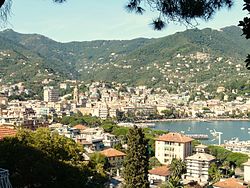 Rapallo-vista panoramica estiva.JPG