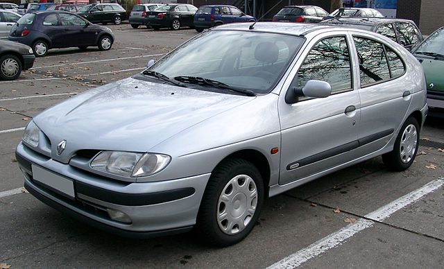 File:Renault Mégane II notchback registered September 2003 1998cc.jpg -  Wikimedia Commons