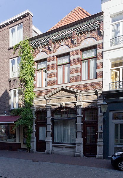 File:Roermond, Brugstraat 14 (Voormalige slagerij), RM520517.jpg