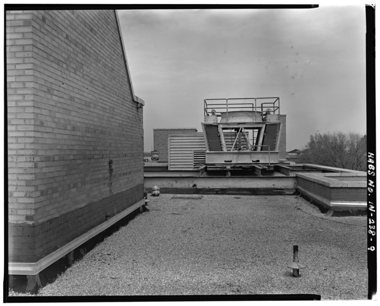 File:Roof. A view looking north, showing the elevator bulkheads and the retrofit air-conditioning compressors and air handlers. - John T. Beasley Building, 632 Cherry Street (between HABS IND,84-TEHA,3-9.tif