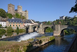 50. Platz: Johannes Robalotoff mit Runkel an der Lahn: Blick von Südosten auf die alte Lahnbrücke aus dem 15. Jahrhundert mit den Burgen Runkel und Burg Schadeck