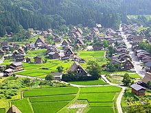 Photographie de Shirakawa, le village dont Higurashi no naku koro ni s'inspire