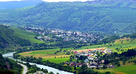 Saarburg – Blick vom Warsberg auf Krutweiler und Serrig panoramio