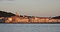 Le générique du premier film s'ouvre sur cette vue du port de Saint-Tropez. Premier plan en couleur du film.
