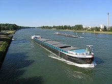 Rheinschifffahrt bei Karlsruhe
