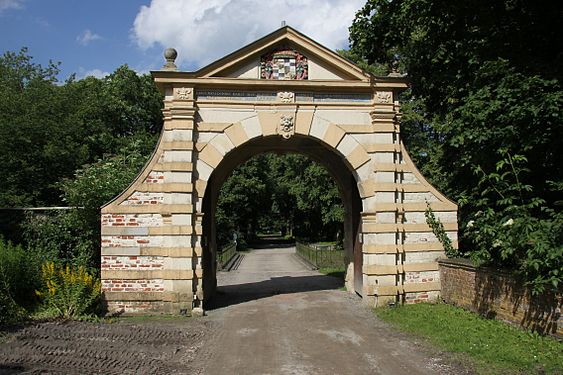 Schloss Gödens Tor, Innenseite