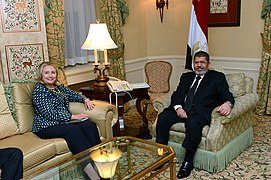 وزيرة الخارجية الأمريكية هيلاري كلينتون تلتقي بمحمد مرسي في نيويورك في 24 سبتمبر 2012.