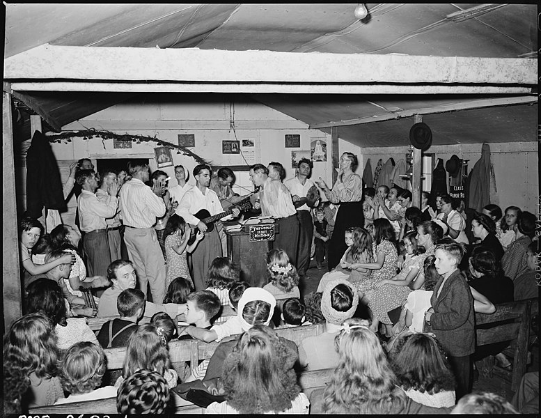 File:Services at the Pentecostal Church of God. Lejunior, Harlan County, Kentucky. - NARA - 541336.jpg