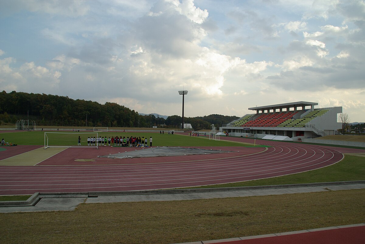 File Shobara Ueno Park Stadium Jpg Wikimedia Commons