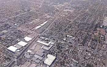 Южен-Лос-Анджелес-Аламеда-Коридор-Въздушен изглед-от-север-август-2014.jpg