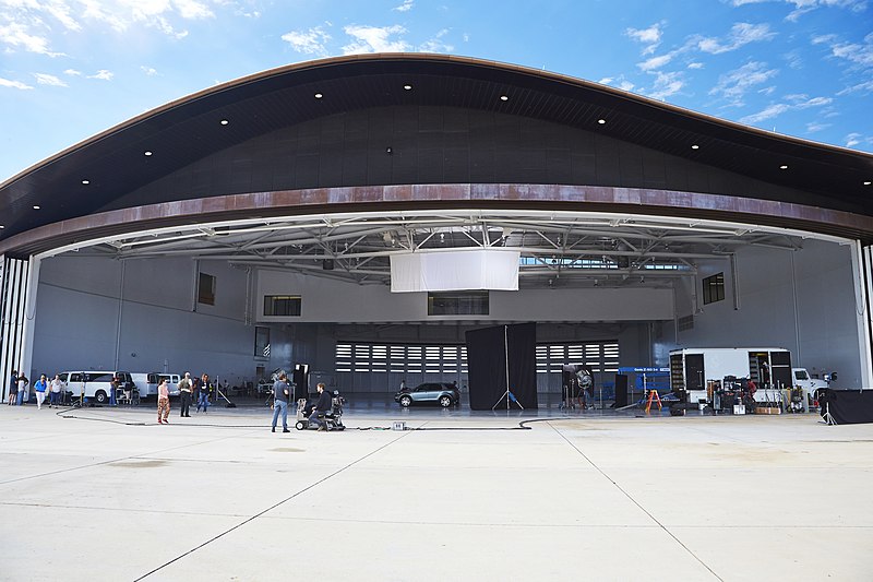 File:Spaceport America terminal hangar during photo shoot (15093754972).jpg