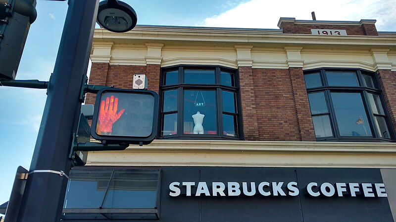 File:Starbucks Bernard Kelowna.jpg