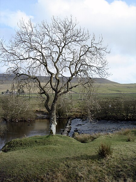 File:Stepping stones - Yorkshire three peaks.jpg