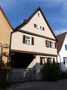 Stuttgart, Steinheimer Straße 9, Ehemaliges Bauernhaus mit Durchfahrt