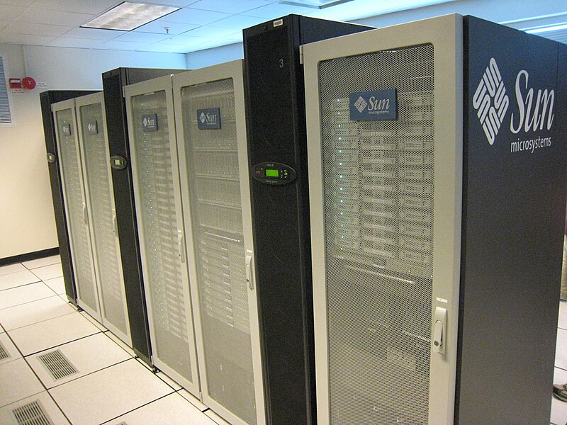 File:Sun Microsystems Solaris computer cluster.jpg