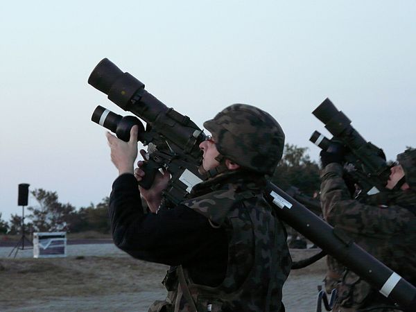 Polish soldiers prepare to fire PZR Grom MANPADS.