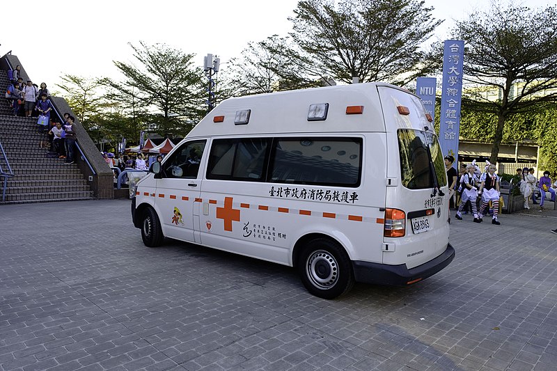 File:Taipei City Fire Department Quanzhou-92 ambulance during Comic World Taiwan 42.jpg