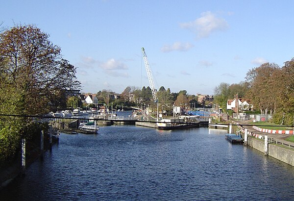 Teddington Lock undergoing maintenance. From left to right – rollers, skiff lock, launch lock and barge lock