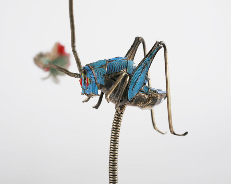 File:The Childrens Museum of Indianapolis - Chinese cricket-shaped hairpin.jpg