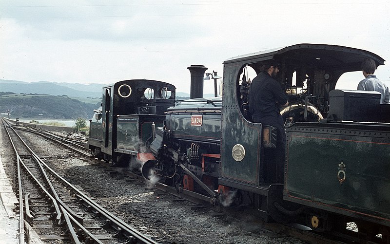 File:The Ffestiniog Railway at Porthmadog in July 1980 (2).jpg