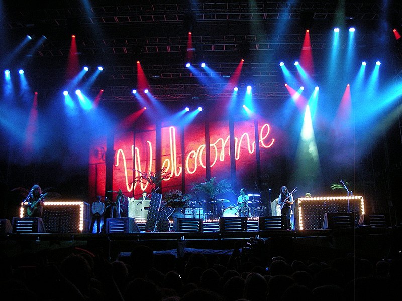 File:The Killers at Hipodrom Stožice 2009.jpg