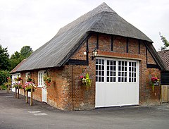 Old Fire Station, Sutton Scotney - geograph.org.inggris - 65346.jpg