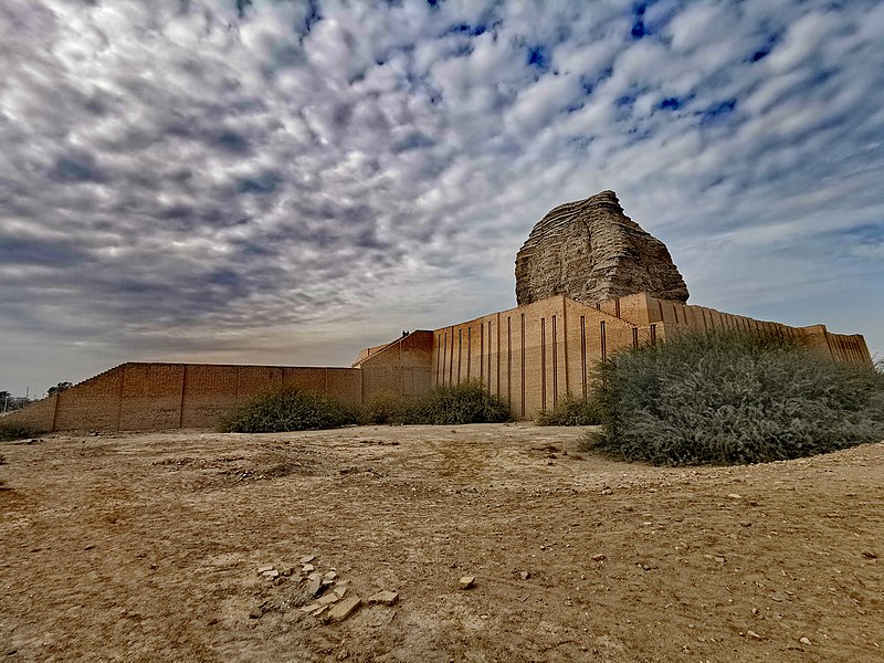 File:The remains of the Kassite era ziggurat at Aqar-Quf (Dur-Kurigalzu), western Baghdad, Iraq, December 29, 2021.jpg