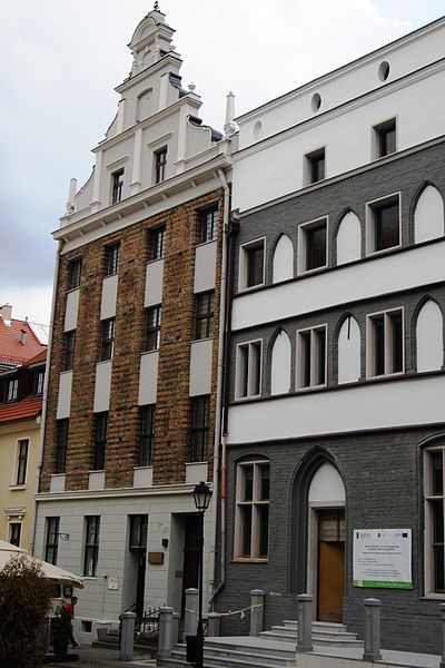 File:Toruń, ul. Żeglarska 5 i 7 (OLA Z.).JPG