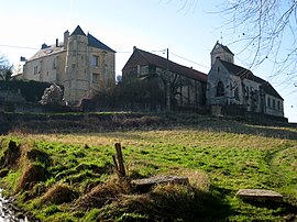 Le château et l'église, en remontant du moulin