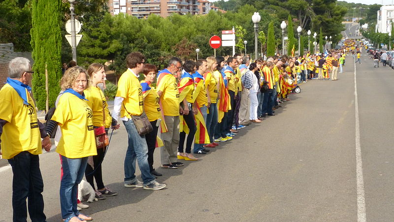 File:Tram 235 de la via catalana per la independència (section 235 of the Catalan Way towards independence).JPG