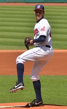 Trevor Bauer la 13-an de majo 2013.jpg