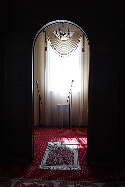 File:Tynychlyk Mosque interior (2022-08-23) 02.jpg